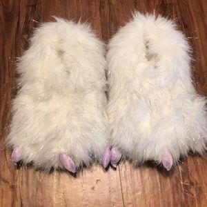 Abominable Snowman Slippers size 7/8